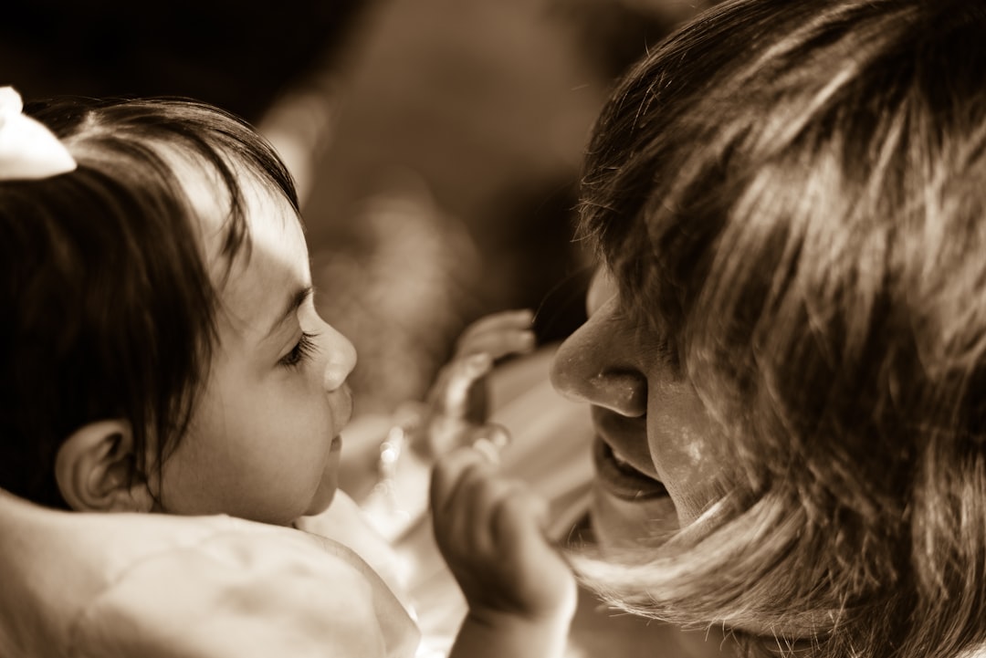Crianza Consciente: Cómo educar sin repetir los patrones autoritarios o negligentes de nuestros padres.